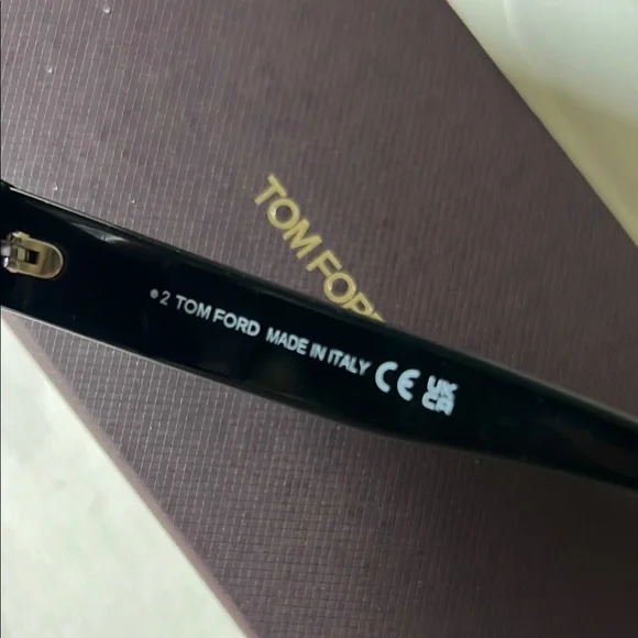 Tom Ford Sunglasses **FREE w/ orders over $700** - Picture 10 of 17